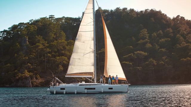 Video Reference: Water, Boat, Sky, Watercraft, Sailing, Boats and boating--Equipment and supplies, Lake, Mast, Tree, Vehicle