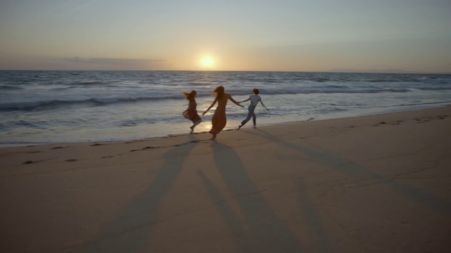 Video Reference: Water, Sky, People on beach, Beach, Cloud, Sunlight, Sunset, Happy, Dusk, Sports equipment