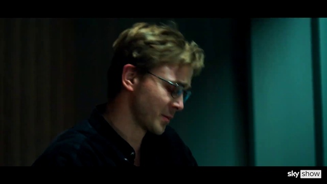 Video Reference: Glasses, Vision care, Flash photography, Jaw, Eyewear, Event, Facial hair, Darkness, T-shirt, Entertainment