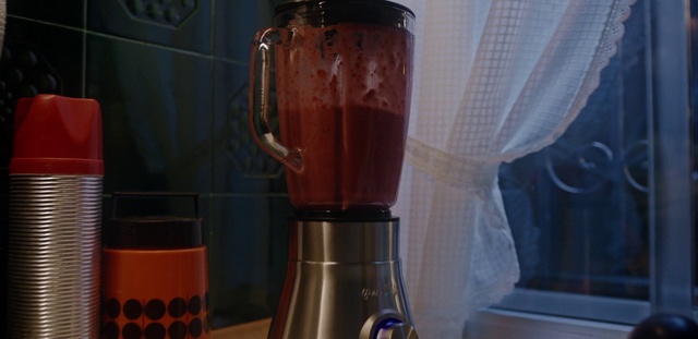 Video Reference: Drinkware, Liquid, Tableware, Kitchen appliance, Fluid, Home appliance, Barware, Alcoholic beverage, Drink, Juice