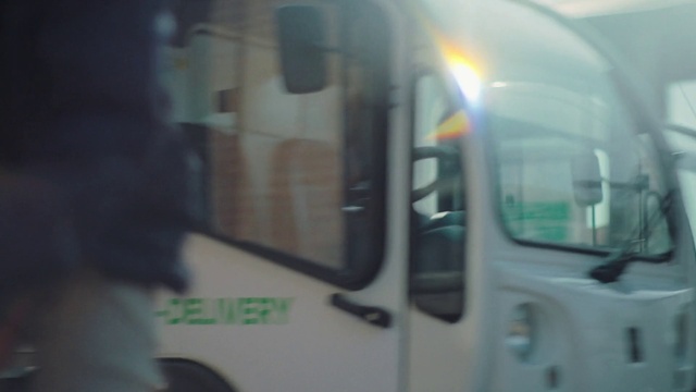 Video Reference: Vehicle, Automotive lighting, Motor vehicle, Automotive tire, Window, Automotive exterior, Light commercial vehicle, Vehicle door, Automotive mirror, Commercial vehicle