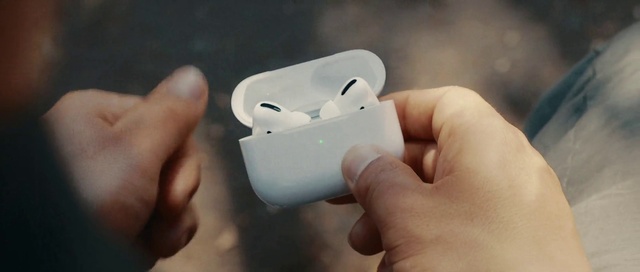 Video Reference: Hand, Drinkware, Gesture, Cup, Finger, Thumb, Coffee cup, Nail, Toy, Drink