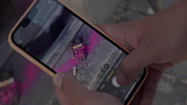 Video Reference: Hand, Communication Device, Purple, Gesture, Finger, Gadget, Portable communications device, Nail, Material property, Thumb