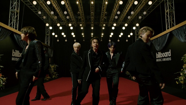 Video Reference: Trousers, Outerwear, Coat, Flooring, Luggage and bags, Pantsuit, Blazer, Suit, Bag, Event