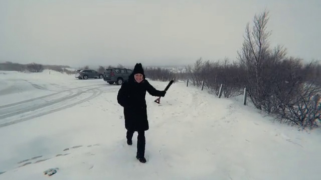 Video Reference: Sky, Snow, Flash photography, Gesture, Freezing, Plant, Tree, Landscape, People in nature, Event