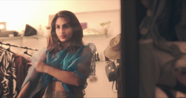 Video Reference: Flash photography, Sleeve, Fashion design, Event, Happy, Jewellery, Electric blue, Waist, Art, Room