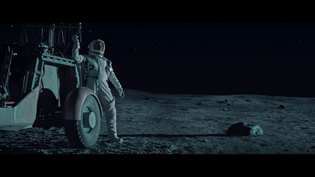 Video Reference: Tire, Wheel, Automotive tire, Flash photography, Automotive lighting, Vehicle, Fender, Rolling, Rim, Motor vehicle