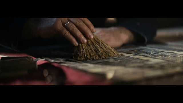 Video Reference: Hair, Human body, Flash photography, Wood, Nail, Tints and shades, Wrist, Flooring, Human leg, Hardwood