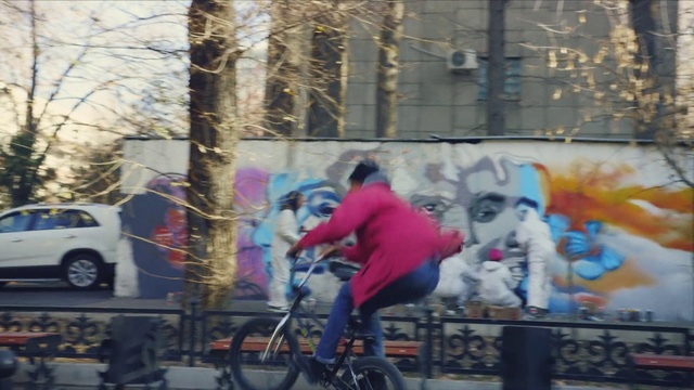 Video Reference: Bicycle, Wheel, Tire, Bicycles--Equipment and supplies, Bicycle wheel, Bicycle frame, Bicycle tire, Bicycle handlebar, Helmet, Bicycle clothing