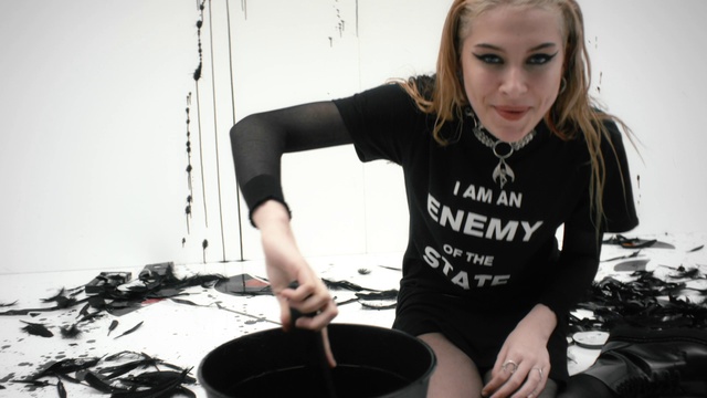 Video Reference: Sleeve, Flash photography, Automotive design, Cooking, Audio equipment, T-shirt, Font, Music, Cookware and bakeware, Jewellery