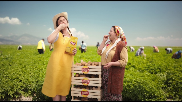 Video Reference: Sky, Plant, People in nature, Hat, Flash photography, Happy, Gesture, Travel, Grassland, Landscape