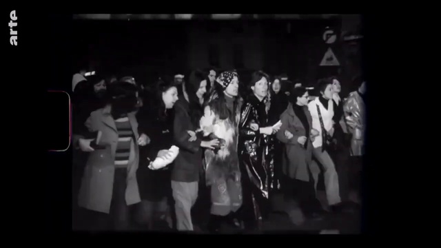 Video Reference: Flash photography, Music, Style, Black-and-white, Entertainment, Font, Performing arts, Display device, Formal wear, Monochrome photography