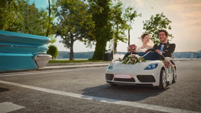 Video Reference: Car, Tire, Sky, Vehicle, Wheel, Motor vehicle, Automotive lighting, Automotive design, Automotive exterior, Mode of transport