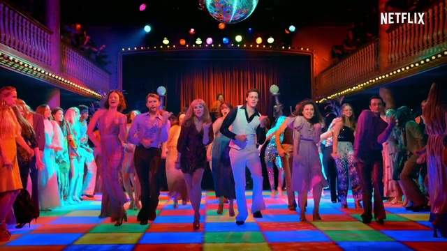 Video Reference: Trousers, Purple, Performing arts, Entertainment, Music, Choreography, Performance art, Dance, Smile, Leisure