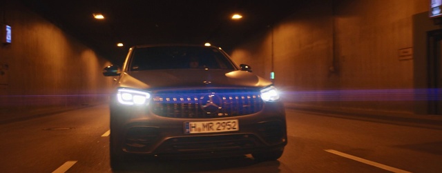 Video Reference: Automotive parking light, Vehicle registration plate, Car, Vehicle, Tire, Wheel, Grille, Automotive lighting, Automotive tire, Hood