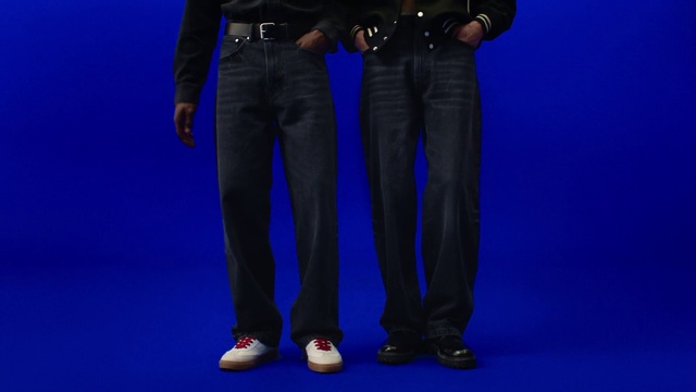 Video Reference: Jeans, Trousers, Leg, Blue, Azure, Knee, Sleeve, Thigh, Waist, Gesture