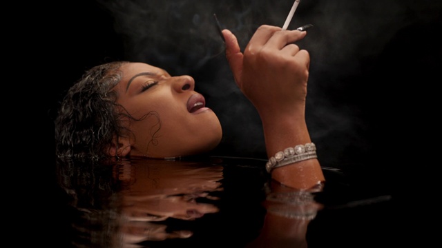 Video Reference: Lip, Water, Hand, Arm, Smile, Human body, Flash photography, Eyelash, Gesture, Happy