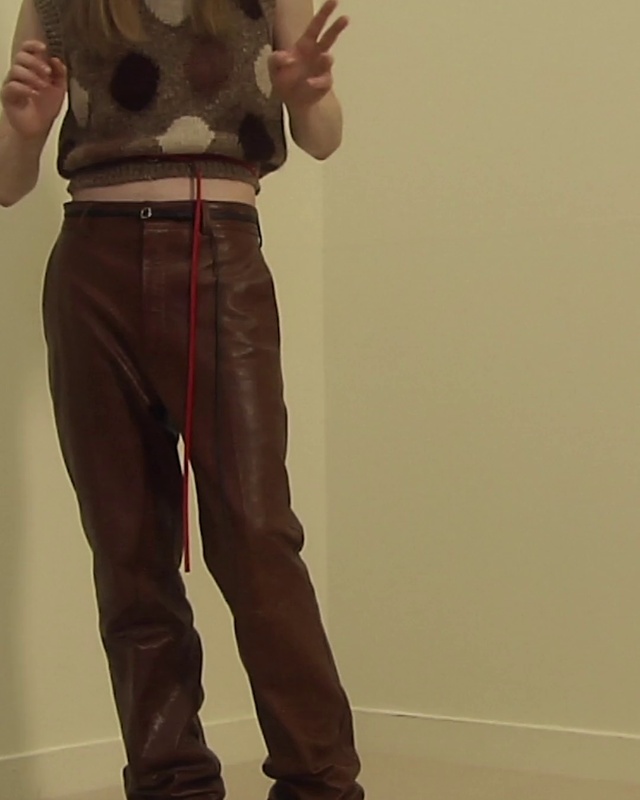 Video Reference: Arm, Leg, Neck, Sleeve, Waist, Belt, Gesture, Knee, Headgear, Trunk