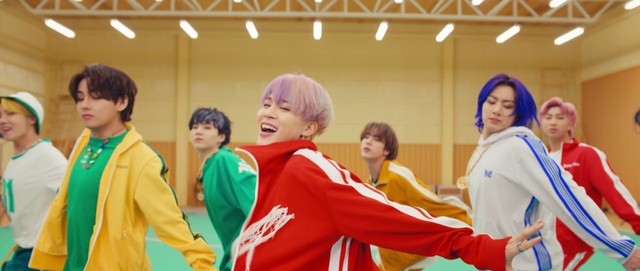 Video Reference: Sports uniform, Smile, Player, Gesture, Championship, Event, Sports, Tournament, Fun, Competition event