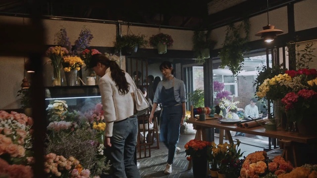 Video Reference: Plant, Flower, Flowerpot, Temple, Houseplant, Creative arts, Flower Arranging, Window, Event, Floristry