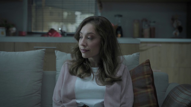 Video Reference: Lip, Comfort, Flash photography, Sleeve, Smile, Happy, Couch, White-collar worker, Eyelash, Sitting