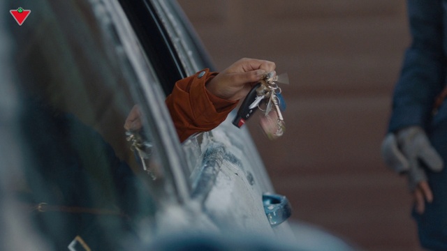 Video Reference: Water, Fluid, Hood, Gesture, Finger, Plastic bottle, Window, Vehicle door, Automotive exterior, Glass