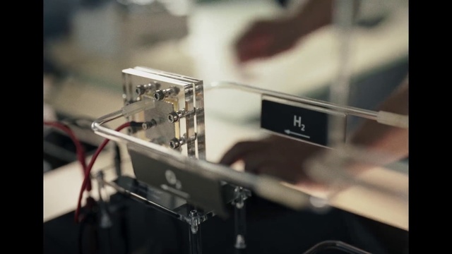 Video Reference: Audio equipment, Gadget, Computer hardware, Electronic device, Electronic instrument, Eyewear, Metal, Machine, Automotive design, Engineering