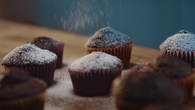 Video Reference: Food, Ingredient, Recipe, Cake, Baking cup, Cuisine, Dish, Baked goods, Icing, Fa gao