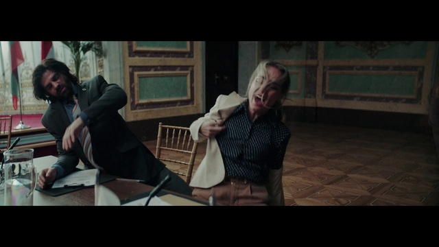 Video Reference: Flash photography, Musician, Event, Beard, Fun, Music, Sitting, Darkness, Conversation, Photo caption