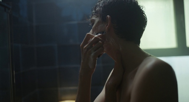 Video Reference: Hand, Arm, Shoulder, Flash photography, Gesture, Sunlight, Finger, Eyelash, Elbow, Darkness