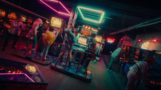 Video Reference: Entertainment, Music, Leisure, Musician, Magenta, Visual effect lighting, Fun, Event, Music venue, Neon