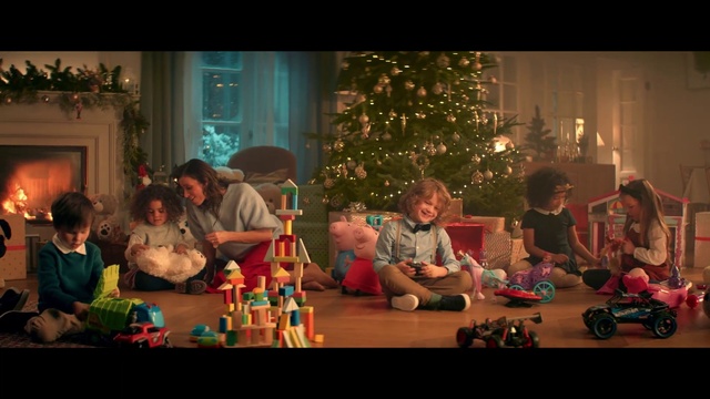 Video Reference: Christmas tree, Sharing, Christmas ornament, Lighting, Christmas decoration, Tree, Fun, Leisure, Toddler, Holiday