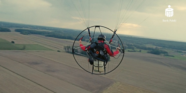 Video Reference: Cloud, Sky, Wheel, Aircraft, Paragliding, Vehicle, Parachute, Air travel, Rim, Parachuting