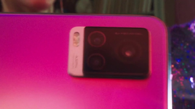 Video Reference: Purple, Communication Device, Automotive lighting, Telephony, Audio equipment, Pink, Violet, Cameras & optics, Material property, Gadget