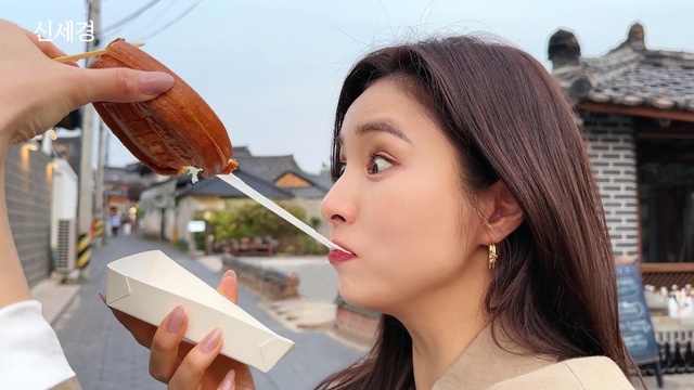 Video Reference: Lip, Photograph, Eyelash, Travel, Happy, Sky, Eyewear, Leisure, Fashion accessory, Earrings