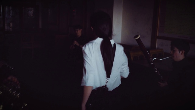 Video Reference: Flash photography, Microphone, Entertainment, Performing arts, Midnight, Event, Formal wear, Fashion design, Fun, Darkness