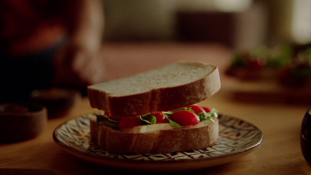 Video Reference: Food, Tableware, Ingredient, Recipe, Cuisine, Sandwich, Dish, Plate, Baked goods, Bread