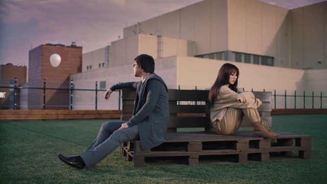 Video Reference: Shoe, Leg, Outdoor bench, Sky, Building, Flash photography, Grass, Leisure, Sneakers, Outdoor furniture