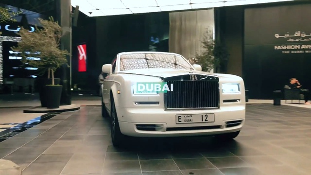 Video Reference: Automotive parking light, Vehicle registration plate, Car, Grille, Vehicle, Automotive lighting, Hood, Automotive tire, Automotive design, Tire