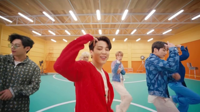 Video Reference: Smile, Shorts, Sports uniform, Sports equipment, Leisure, Striking combat sports, Combat sport, Contact sport, Hat, Fun