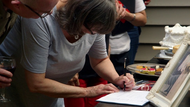 Video Reference: Arm, Automotive design, Laptop, Recipe, Tableware, Cooking, Engineering, Chef, T-shirt, Table