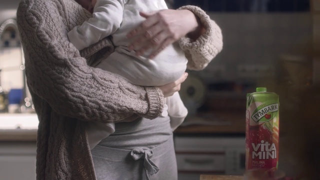 Video Reference: Aluminum can, Beverage can, Sleeve, Gesture, Tin can, Finger, Drink, Soft drink, Wrist, Carbonated soft drinks