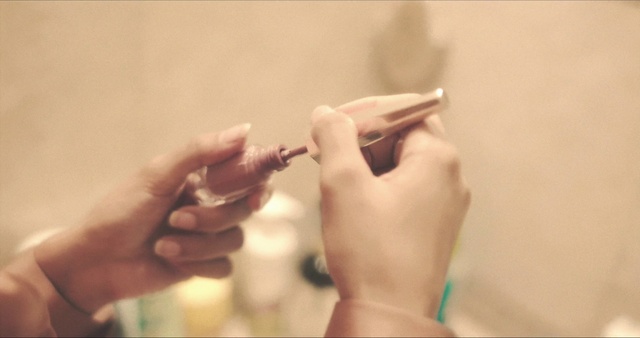 Video Reference: Eyelash, Jaw, Gesture, Finger, Thumb, Wrist, Nail, Service, Cosmetics, Human leg