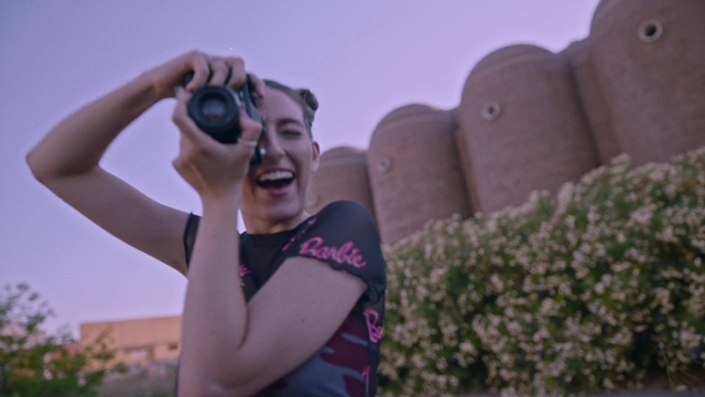 Video Reference: Head, Hairstyle, Plant, Smile, Facial expression, Sky, Vision care, Flash photography, People in nature, Happy