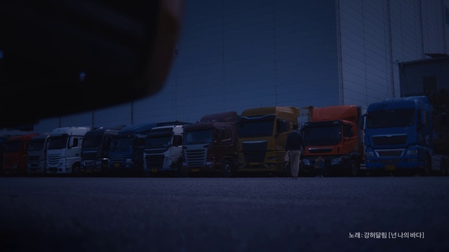 Video Reference: Tire, Vehicle, Sky, Automotive lighting, Automotive tire, Automotive design, Motor vehicle, Wheel, Rolling, Automotive exterior