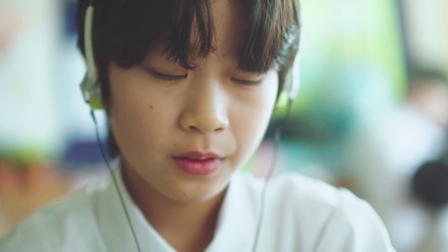 Video Reference: Hair, Nose, Cheek, Skin, Lip, Chin, Smile, Eyebrow, Eye, Eyelash