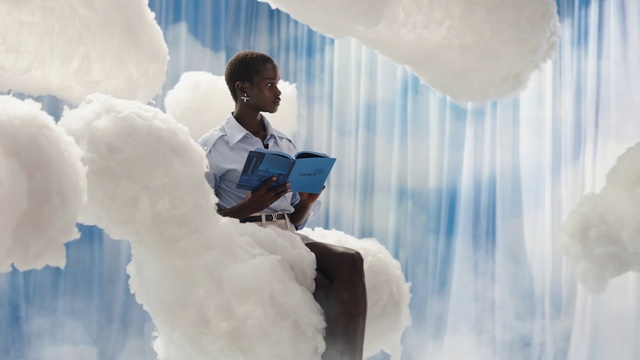 Video Reference: Daytime, World, White, Azure, Natural environment, Textile, Cloud, Ice cap, Snow, Freezing