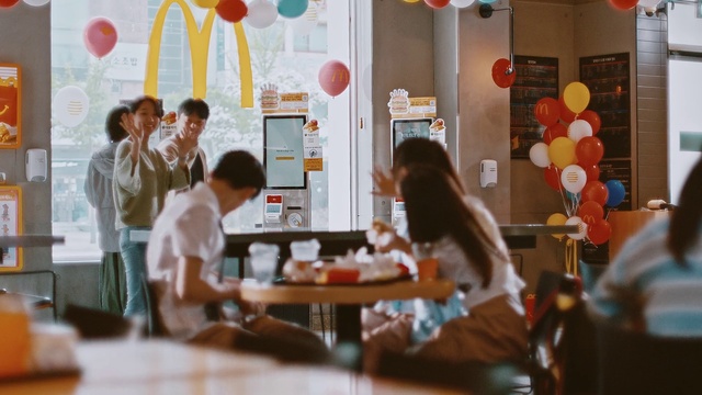 Video Reference: Table, Human, Orange, Interior design, Interaction, Balloon, Window, Leisure, Fun, Customer