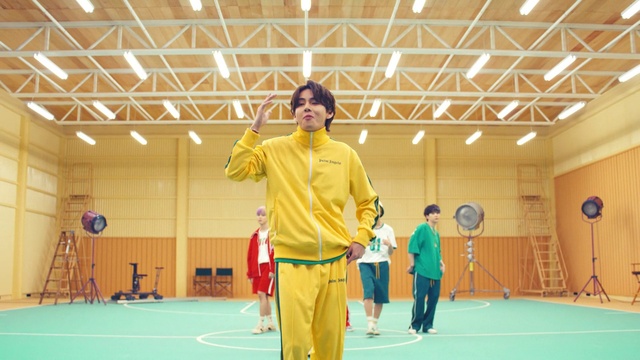 Video Reference: Shorts, Active shorts, Player, Leisure, Sports, Team sport, Competition event, Flooring, Fun, Tournament