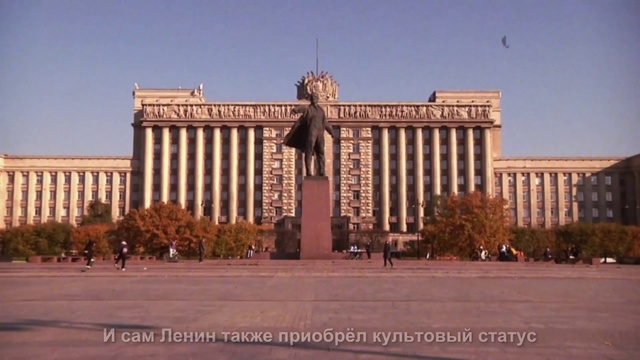 Video Reference: Sky, Building, Plant, Facade, City, Monument, Column, Government, Tree, Official residence